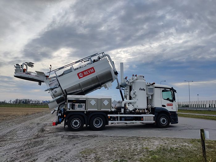 Beautiful EcoVac vacuum truck delivered to REYM Rotterdam
